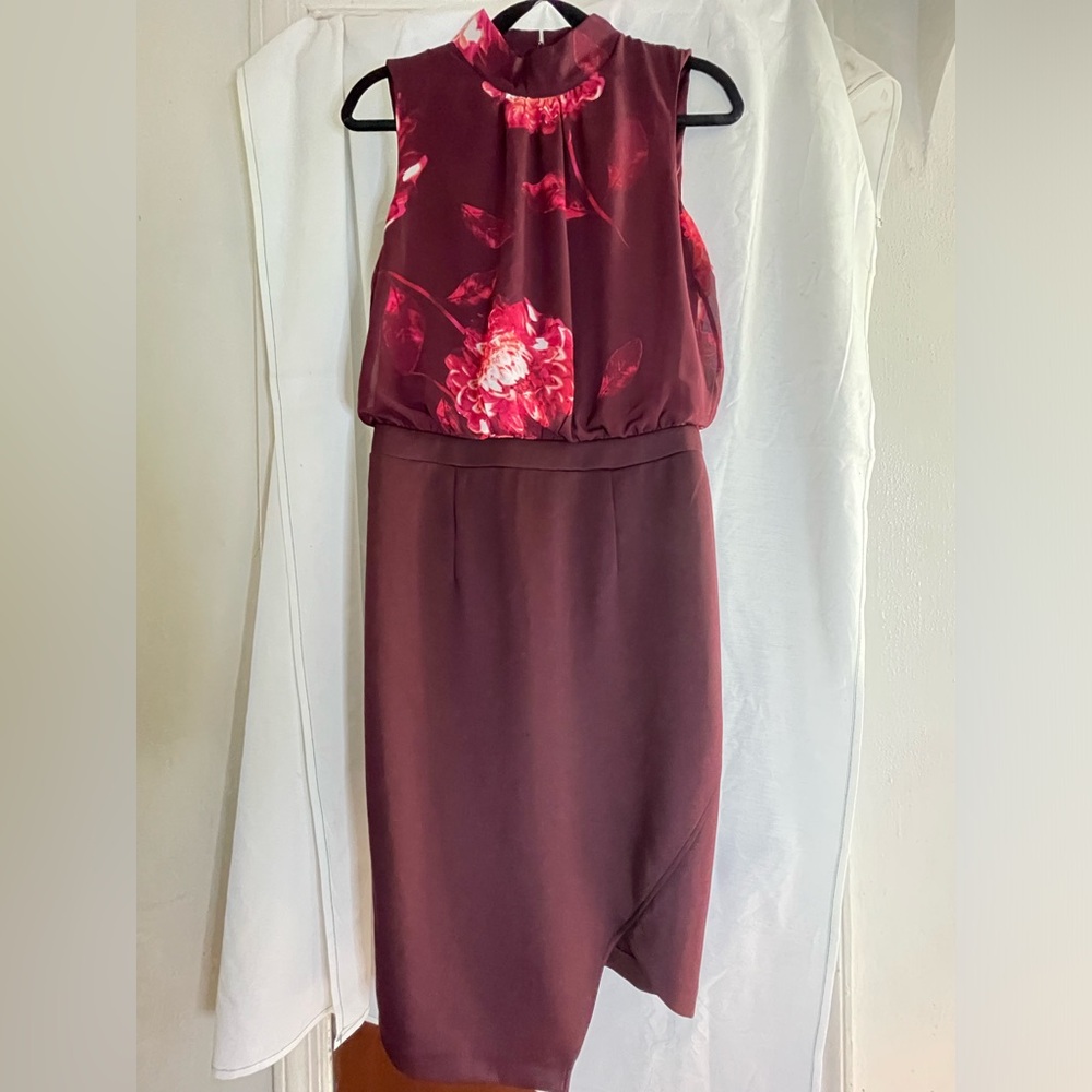 NWOT New York & Company Stretch Burgundy Floral Sleeveless Dress MockNeck Size M
